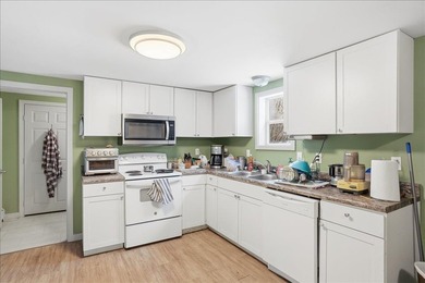Investors and savvy buyers take notice! This clean, efficient - photo 19
