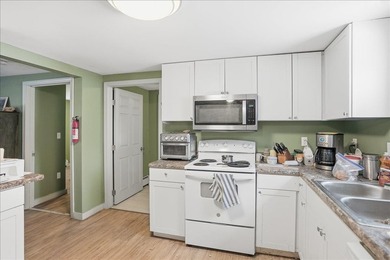 Investors and savvy buyers take notice! This clean, efficient - photo 20