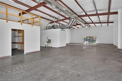 3200 SQ foot, Heated and Cooled commercial building, with Great - photo 21