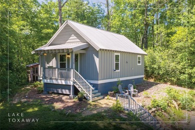 Welcome to Bearfoot Cabin, a charming mountain retreat perched - photo 1