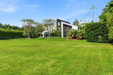 Experience unparalleled modern luxury in this spectacular split - photo 1