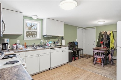 Investors and savvy buyers take notice! This clean, efficient - photo 21