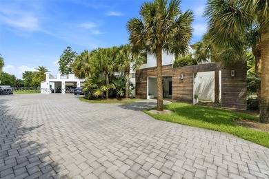 Experience unparalleled modern luxury in this spectacular split - photo 3