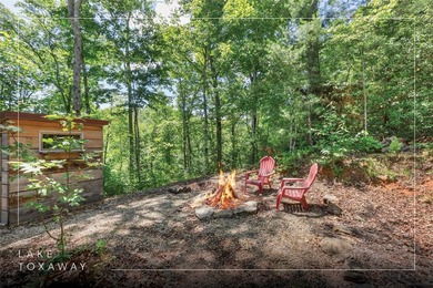 Welcome to Bearfoot Cabin, a charming mountain retreat perched - photo 4