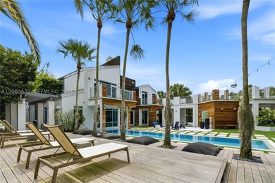 Experience unparalleled modern luxury in this spectacular split - photo 4