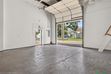 3200 SQ foot, Heated and Cooled commercial building, with Great - photo 25