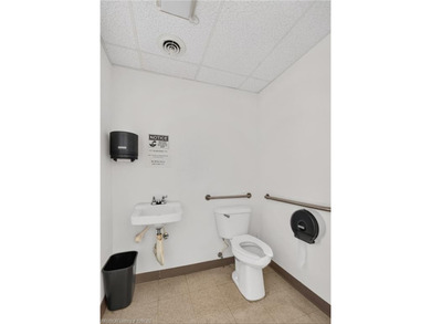 3200 SQ foot, Heated and Cooled commercial building, with Great - photo 26