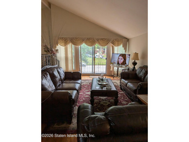 Welcome to an exceptional opportunity at 653 Hylan Boulevard, a - photo 7