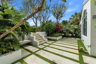 Experience unparalleled modern luxury in this spectacular split - photo 9