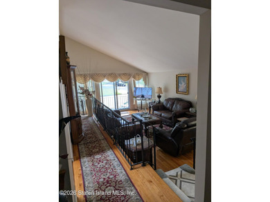 Welcome to an exceptional opportunity at 653 Hylan Boulevard, a - photo 9