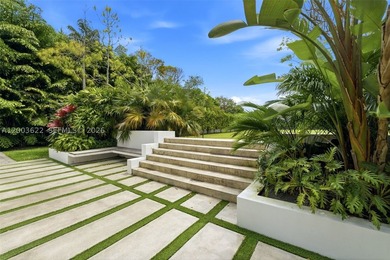 Experience unparalleled modern luxury in this spectacular split - photo 10