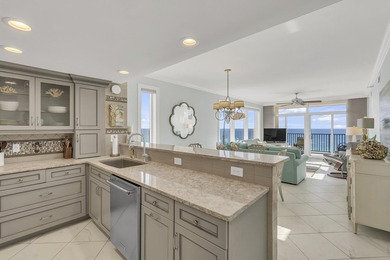 DON'T LET THIS ONE SLIP AWAY! 3 bed/3 bath corner unit with - photo 2