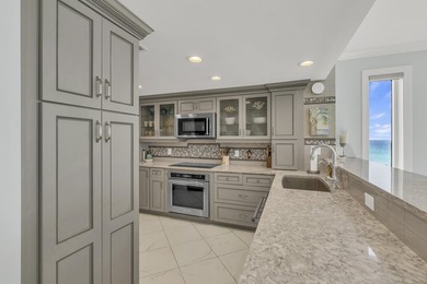 DON'T LET THIS ONE SLIP AWAY! 3 bed/3 bath corner unit with - photo 3