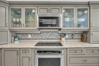 DON'T LET THIS ONE SLIP AWAY! 3 bed/3 bath corner unit with - photo 8