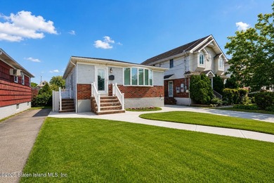 Welcome to this absolutely immaculate 1092 sq ft detached ranch - photo 1