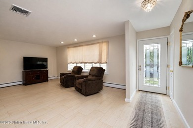 Welcome to this absolutely immaculate 1092 sq ft detached ranch - photo 2