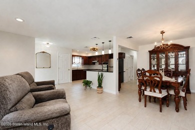 Welcome to this absolutely immaculate 1092 sq ft detached ranch - photo 4