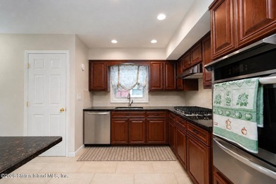Welcome to this absolutely immaculate 1092 sq ft detached ranch - photo 6