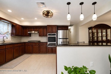 Welcome to this absolutely immaculate 1092 sq ft detached ranch - photo 9