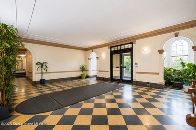 Welcome home to this bright and airy one-bedroom co-op, ideally - photo 4
