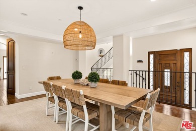 Just two homes in from the sand, this inviting home offers an - photo 11