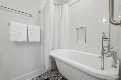 Built in 2023, this custom 5BR, 5.5BA Gulf-front residence - photo 14