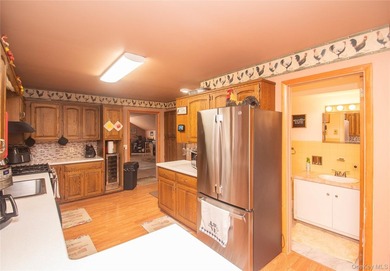 This well-maintained 3-bedroom, 1.5-bath split-level home offers - photo 22