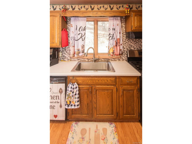 This well-maintained 3-bedroom, 1.5-bath split-level home offers - photo 25