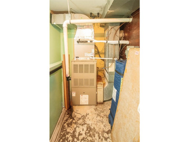 This well-maintained 3-bedroom, 1.5-bath split-level home offers - photo 42