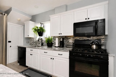 Welcome to 39 Pelton Avenue, a charming detached 2-bedroom - photo 8