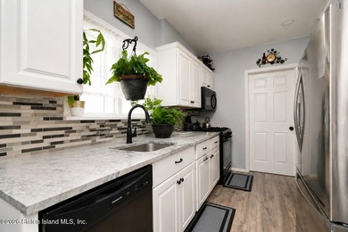 Welcome to 39 Pelton Avenue, a charming detached 2-bedroom - photo 9