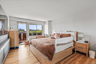 Rare Opportunity Luxury 2 Bedroom Deluxe Coop . Centrally - photo 3