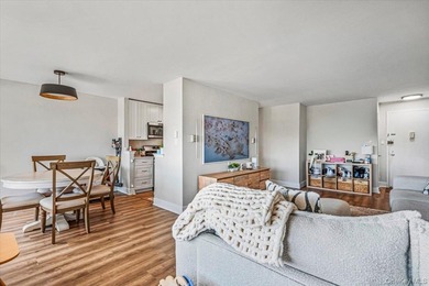 Rare Opportunity Luxury 2 Bedroom Deluxe Coop . Centrally - photo 9