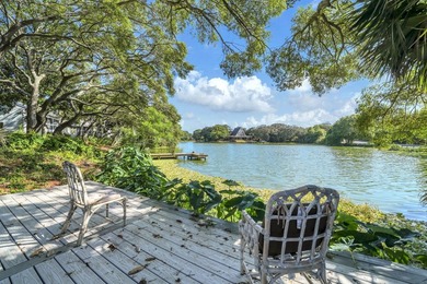 Waterfront in the heart of Destin. This spacious lakefront home - photo 1