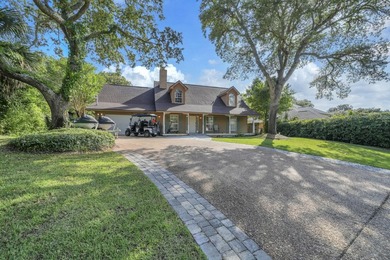 Waterfront in the heart of Destin. This spacious lakefront home - photo 2