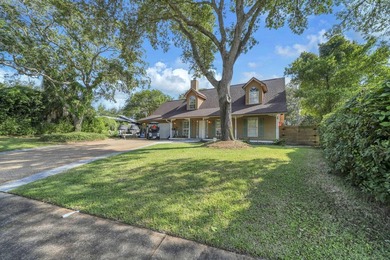 Waterfront in the heart of Destin. This spacious lakefront home - photo 4