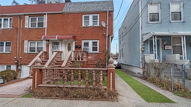 Welcome to this beautiful semi-attached home located on a quiet - photo 1