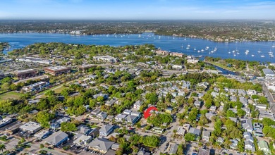 Investment opportunity in Downtown Stuart! This vacant lot comes - photo 6