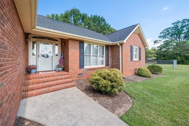 Welcome to 1 Oakridge Court, where comfort, convenience, and - photo 4