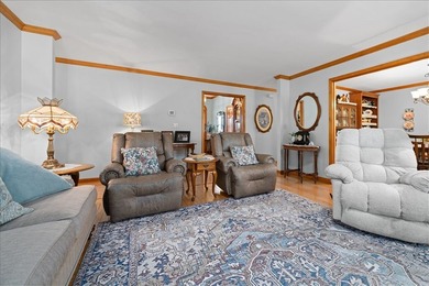 Welcome to 1 Oakridge Court, where comfort, convenience, and - photo 8
