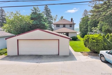 Waterfront, North Channel/Lake Saint Clair. This Estate offers 5 - photo 4