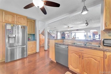 Waterfront, North Channel/Lake Saint Clair. This Estate offers 5 - photo 9