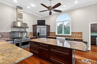 Experience refined living in this stunning private golf course - photo 1