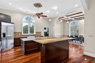 Experience refined living in this stunning private golf course - photo 2
