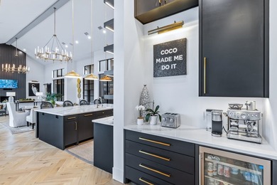 This custom-designed architectural showpiece offers 4,100 sq ft - photo 15
