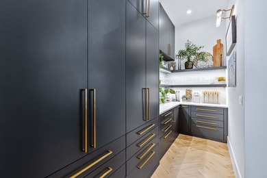This custom-designed architectural showpiece offers 4,100 sq ft - photo 17