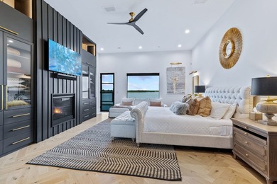 This custom-designed architectural showpiece offers 4,100 sq ft - photo 19