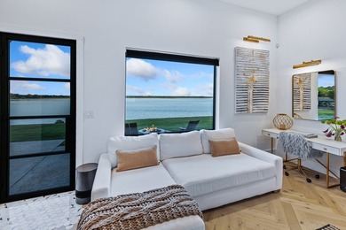 This custom-designed architectural showpiece offers 4,100 sq ft - photo 20