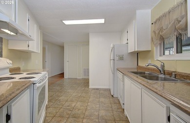 PRICE REDUCED Cute & Cute! Located in the highly sought after - photo 21