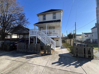 SPACIOUS SIX BEDROOM, THREE FULL BATH SINGLE FAMILY HOME!! - photo 1